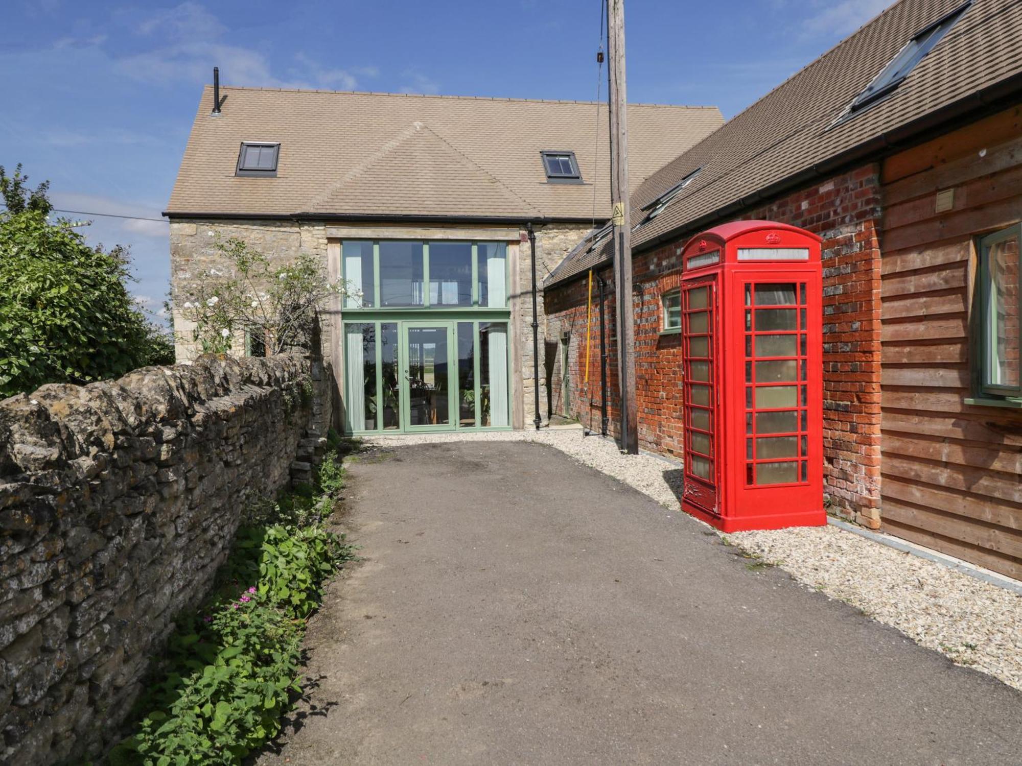 The Old Barn Villa Witney Exterior foto