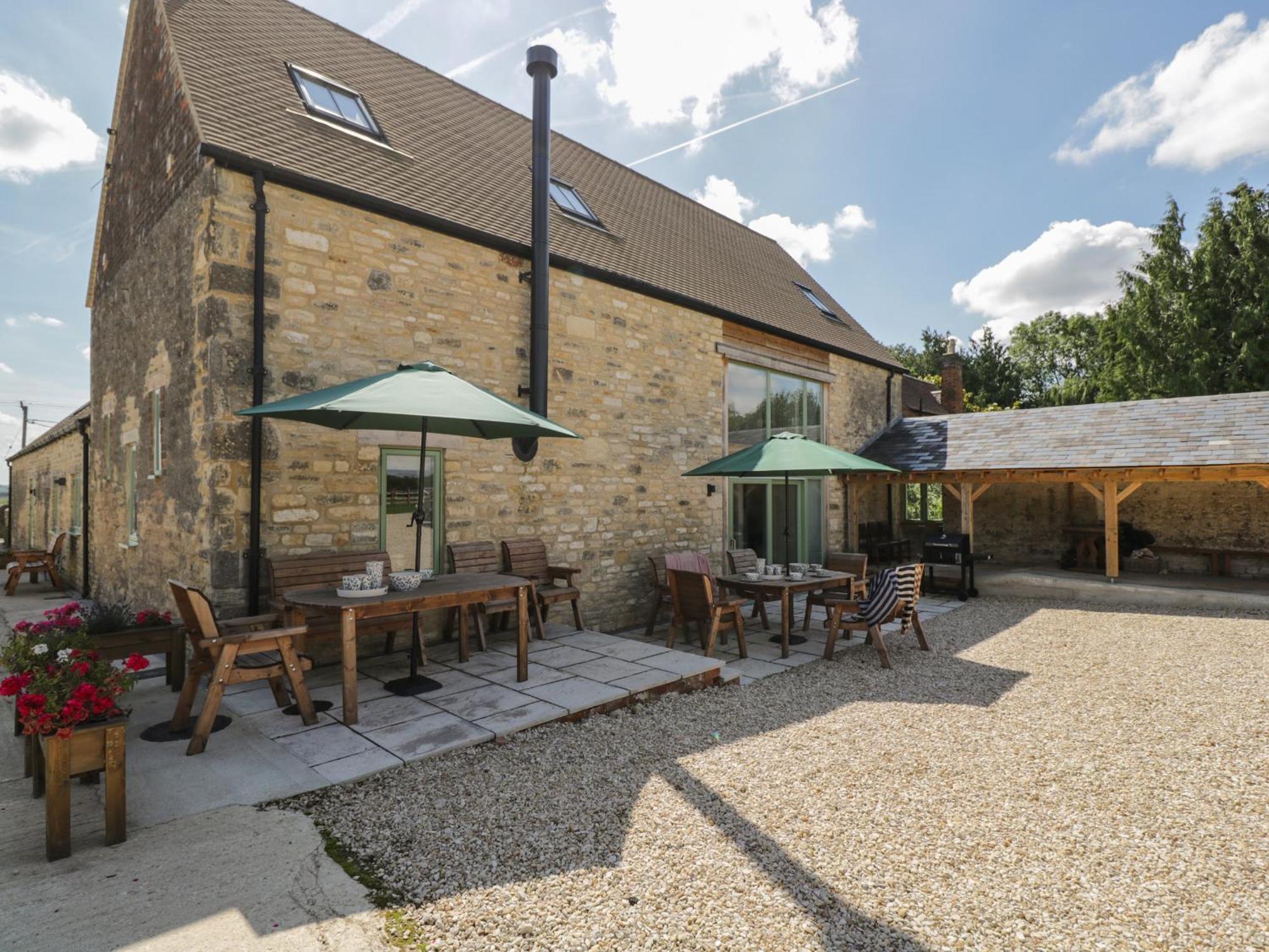 The Old Barn Villa Witney Exterior foto